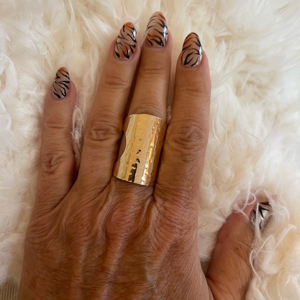 Elegant Gold Hammered Ring